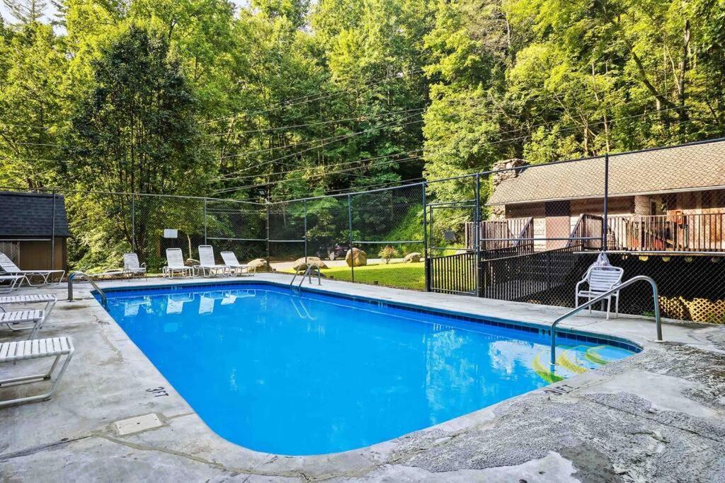 Beautiful Chalet With Fireplace And Large Game Room Gatlinburg Exterior foto